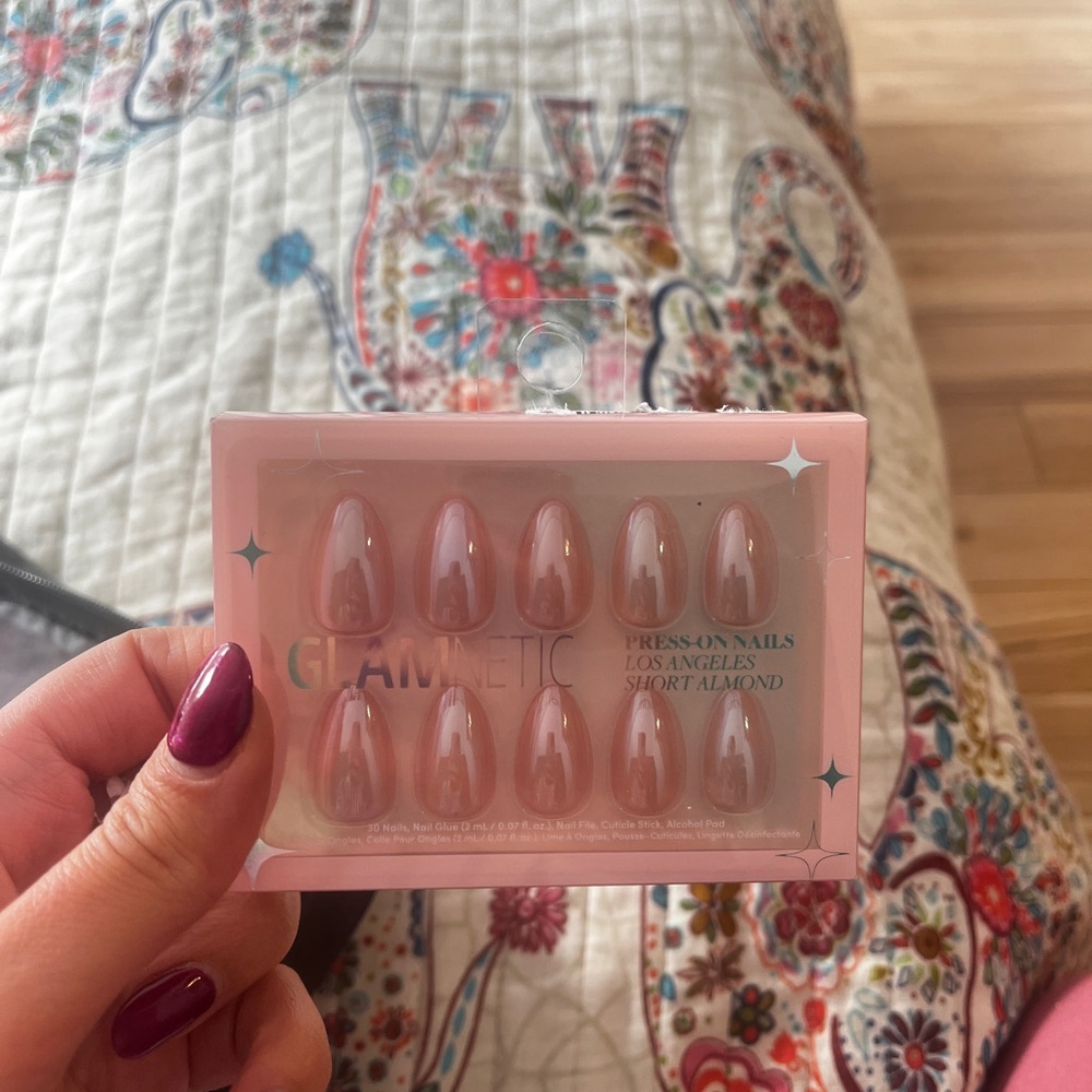 *SOLD* Glamnetic Short Almond Press-On Nails - Pink